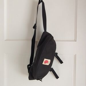 Fjallraven Black Hip Pack 4L Ulvo